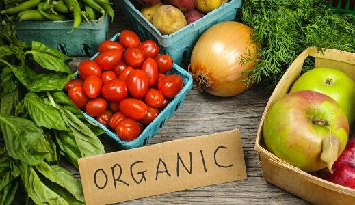 Alimentos orgánicos en un mercado de productores. 